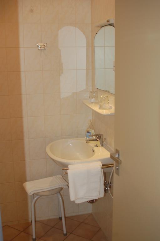 Brucker Gaestehaus Furstenfeldbruck Ruang foto