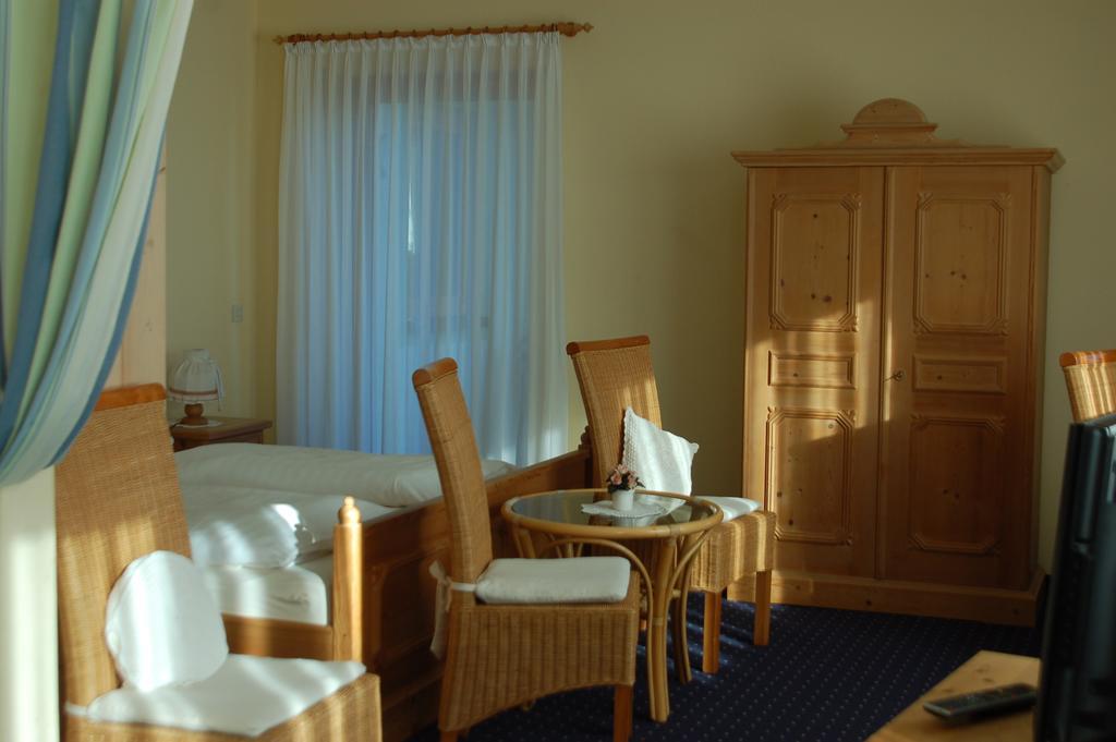 Brucker Gaestehaus Furstenfeldbruck Ruang foto